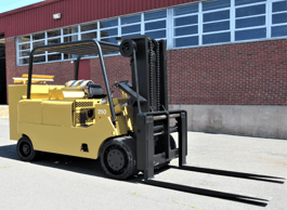 CAT T250 Rigger Style Forklift (#4712)