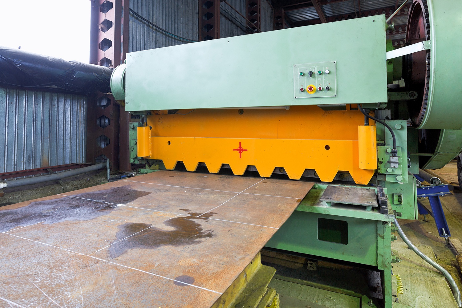 Shearing Metal: Mechanical vs. Hydraulics - Which is Better?