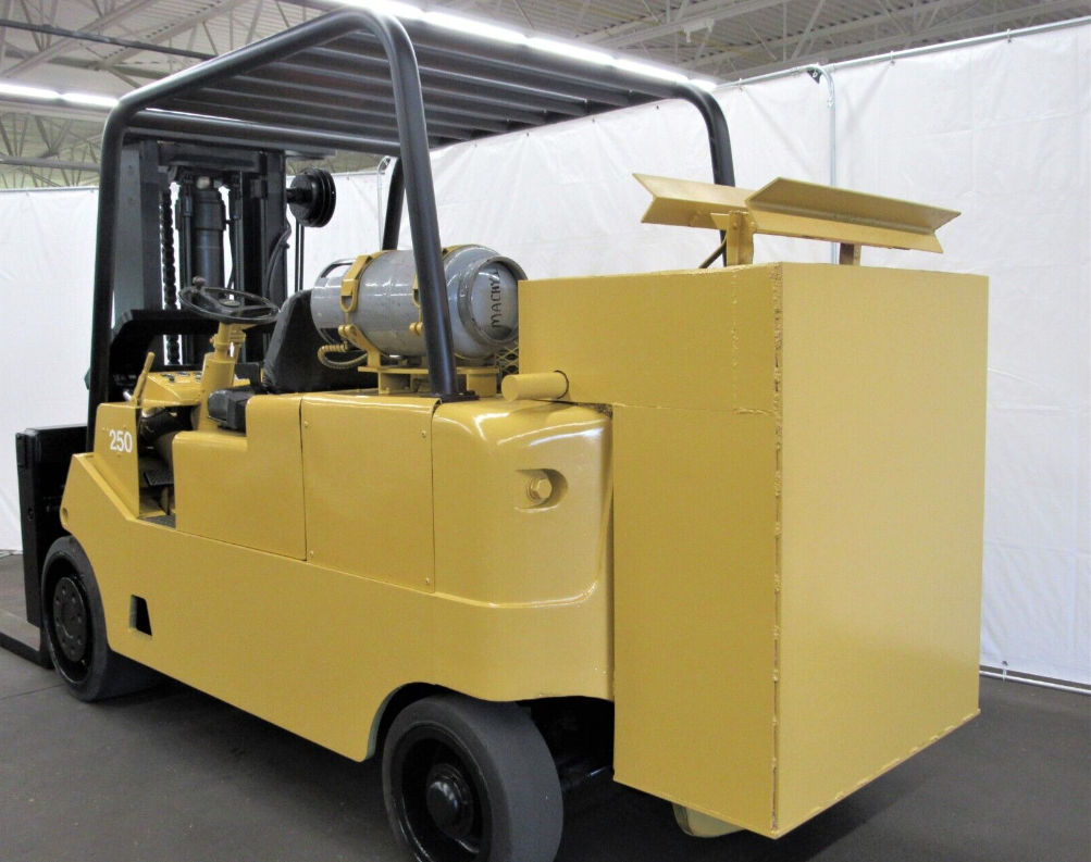CAT T250 Rigger Style Forklift (#4712)