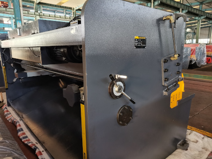 New Ficom QC12Y-8X3200 Hydraulic Shear (#5076)