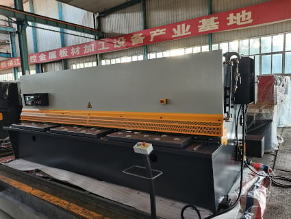 New Ficom QC12Y-8X4000 Hydraulic Shear (#5082)