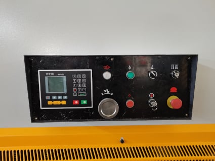 New Ficom QC12Y-8X4000 Hydraulic Shear (#5082)